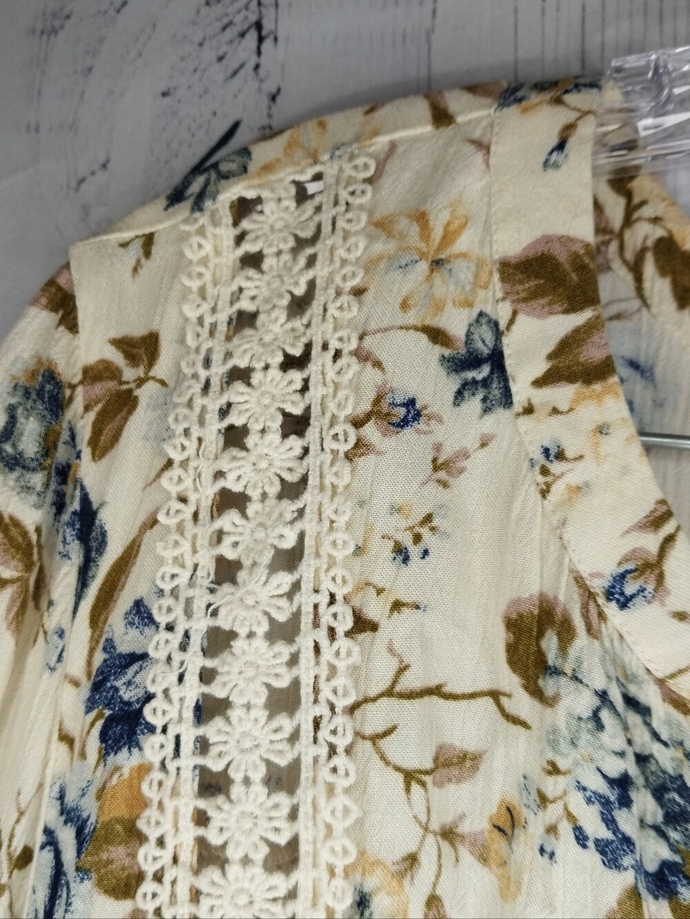American Eagle Outfitters Floral Boho Peasant V-Neck Lace Trim Flowy Blouse - Picture 5 of 10